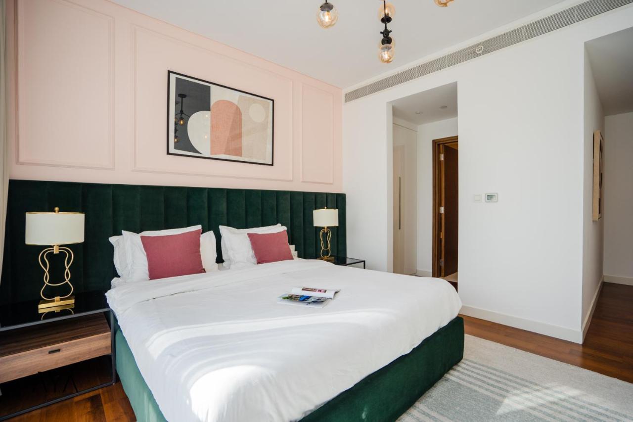 Luxury With Pool, Patio & Gym In Walk Apartment Dubai