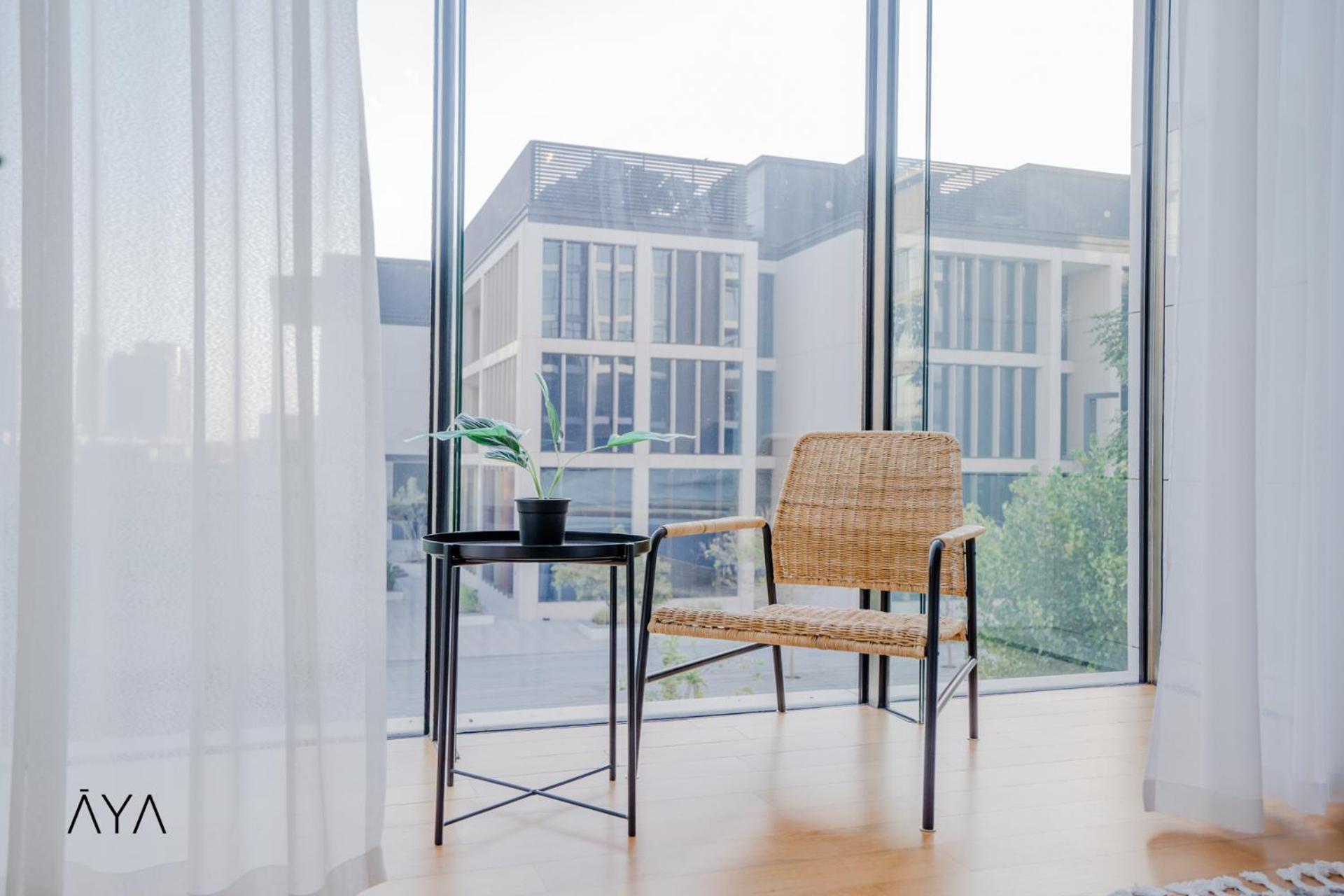 Luxury With Pool, Patio & Gym In Walk Apartment *