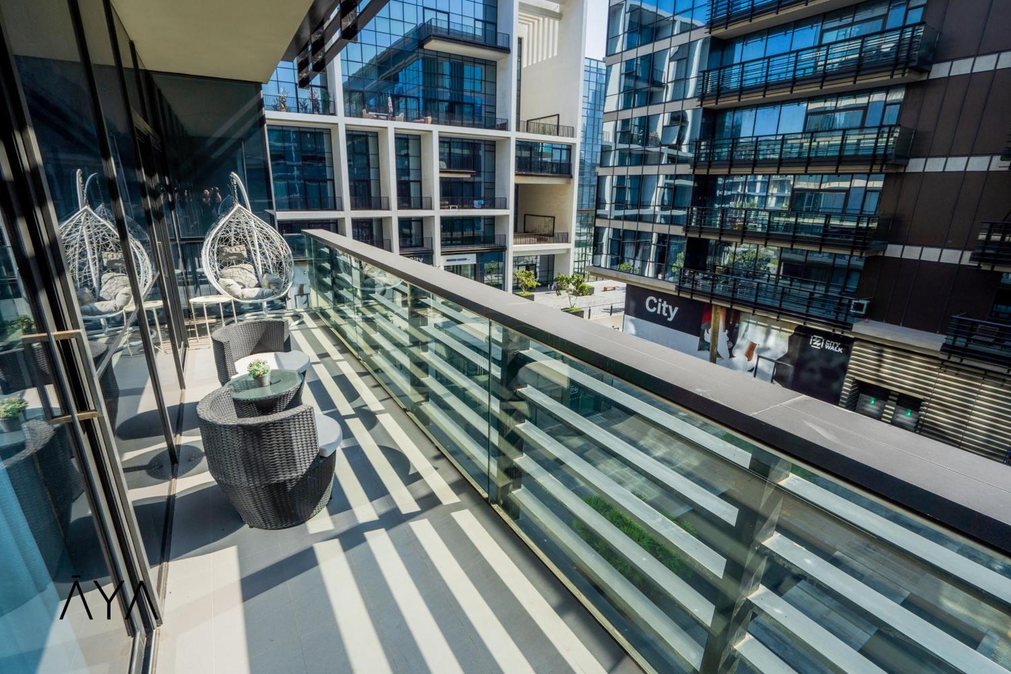 Luxury With Pool, Patio & Gym In Walk Apartment *