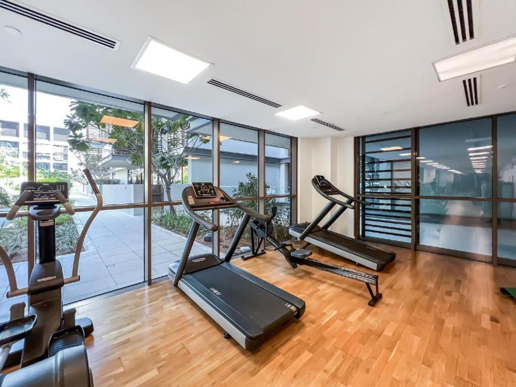 Luxury With Pool, Patio & Gym In Walk Apartment