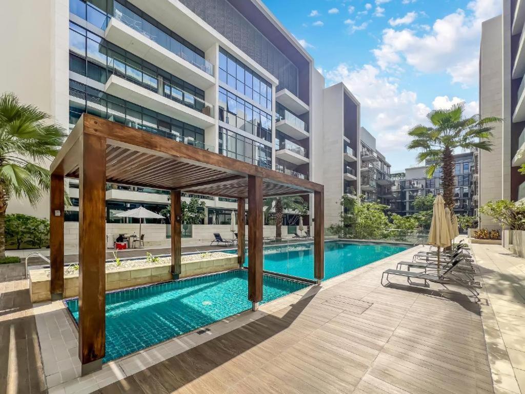 Apartment Luxury With Pool, Patio & Gym In Walk *