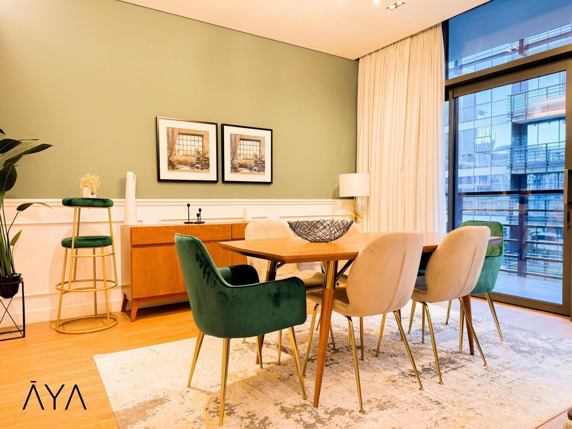Luxury With Pool, Patio & Gym In Walk Apartment *
