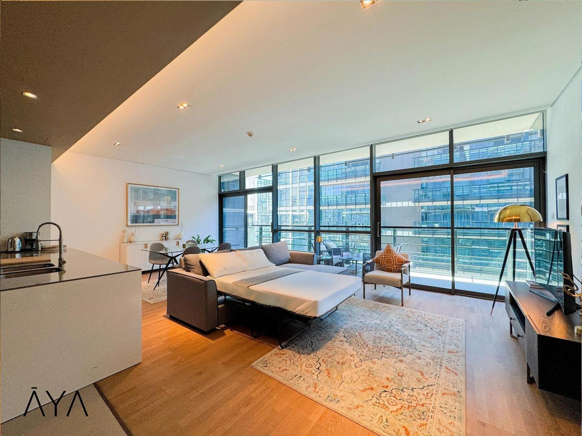 Luxury With Pool, Patio & Gym In Walk Apartment *