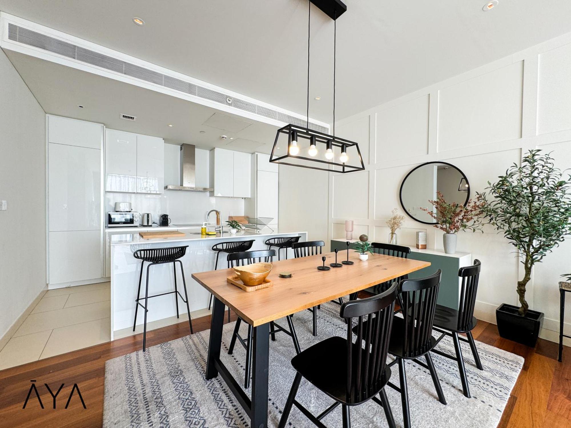 Luxury With Pool, Patio & Gym In Walk Apartment *
